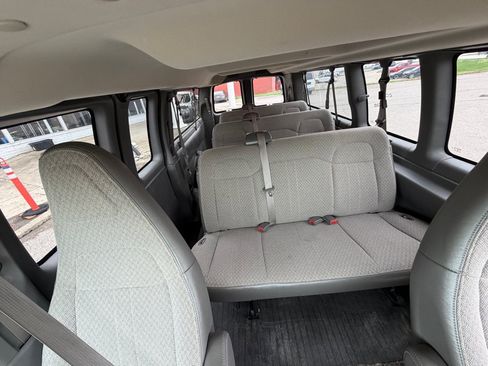 Used 2017 Chevrolet Express 3500 LT w/ LT Preferred Equipment Group RWD image 4