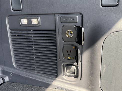 Used 2025 Ford Expedition Tremor AWD/4WD image 10