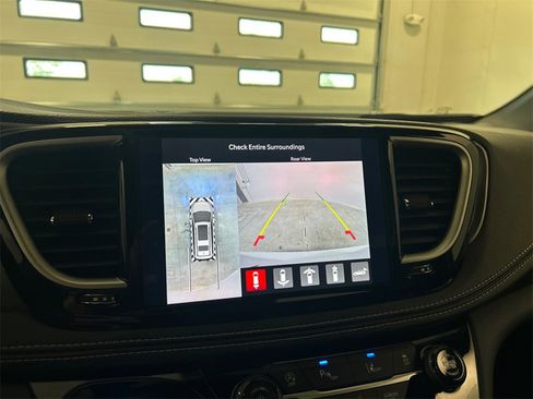 New 2026 Chrysler Pacifica Select image 23