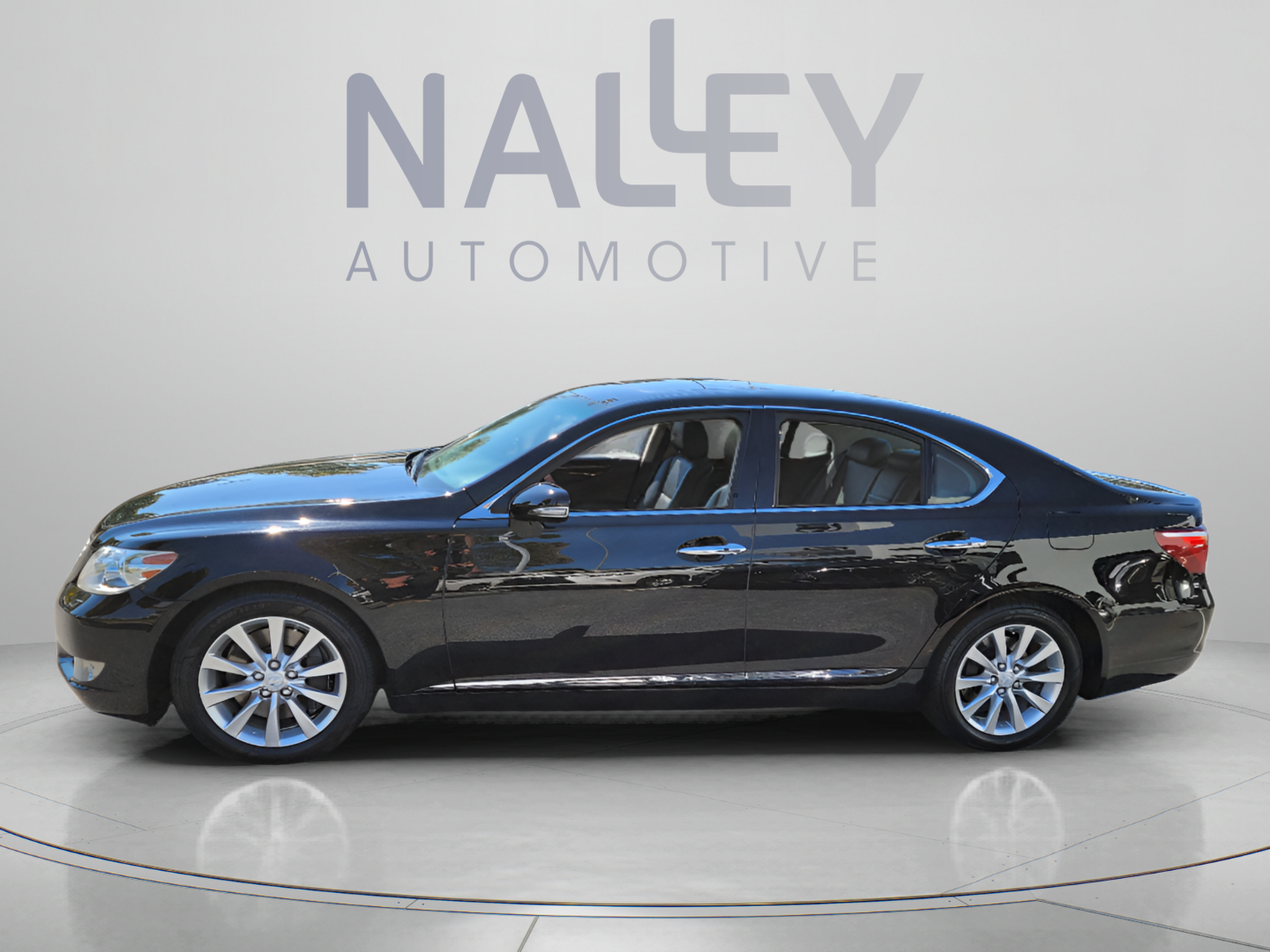 Used 2012 Lexus LS 460 AWD w/ Comfort Pkg image 2