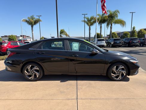Used 2024 Hyundai Elantra Limited FWD image 3