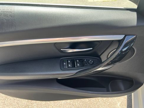 Used 2018 BMW 330i Sedan w/ Convenience Package RWD image 14