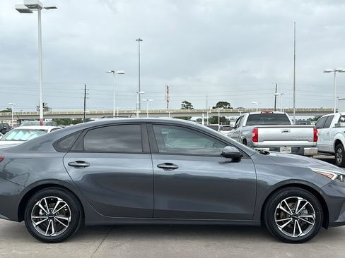 Used 2022 Kia Forte LXS w/ LXS Technology Package FWD image 6