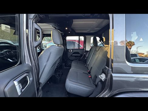 Used 2025 Jeep Wrangler Unlimited Sahara AWD/4WD image 6
