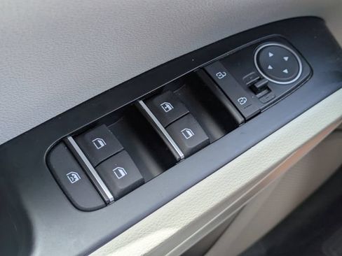 Used 2025 Kia Soul LX w/ LX Technology Package FWD image 21