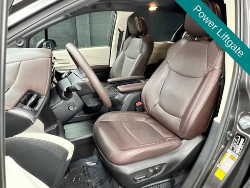 Used 2024 Toyota Sienna Platinum AWD/4WD image 7