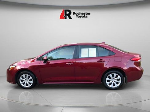 Used 2025 Toyota Corolla LE FWD image 4