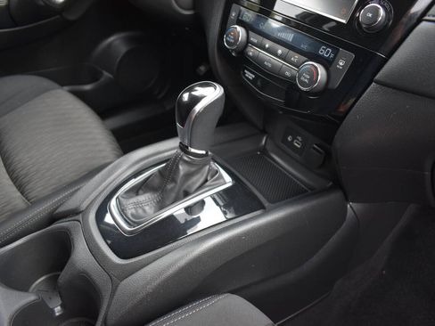 Used 2019 Nissan Rogue SV AWD/4WD image 24