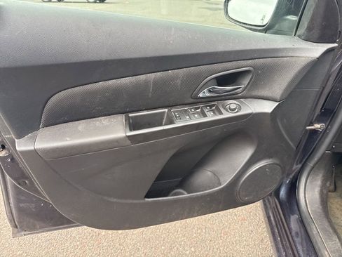 Used 2016 Chevrolet Cruze LT image 16