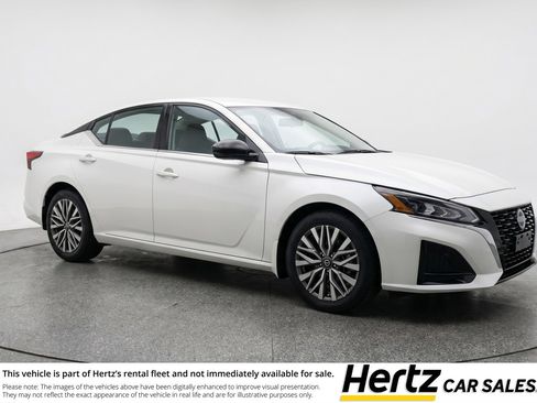 Used 2025 Nissan Altima 2.5 SV FWD image 1