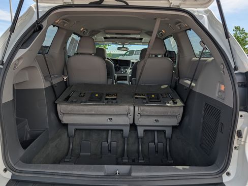 Used 2017 Toyota Sienna XLE AWD/4WD image 18