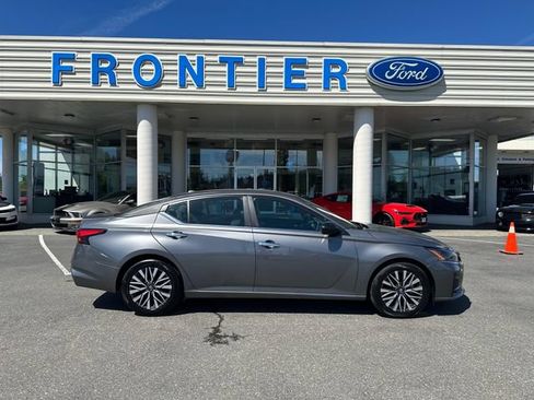 Used 2025 Nissan Altima 2.5 SV FWD image 1
