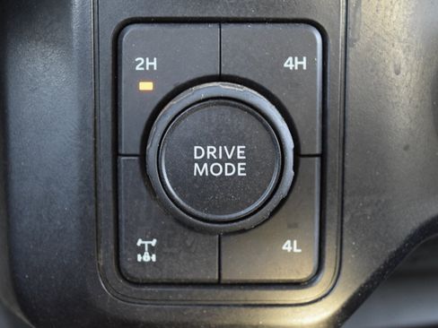 Used 2025 Ford F250 XLT w/ FX4 Off-Road Package image 16