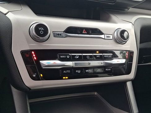 Certified 2023 Ford Explorer XLT w/ Equipment Group 202A AWD/4WD image 27