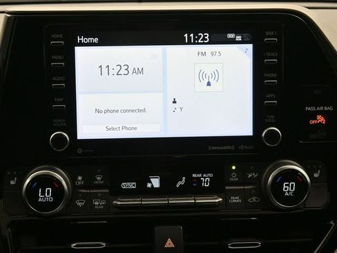 Used 2021 Toyota Highlander XLE FWD image 24
