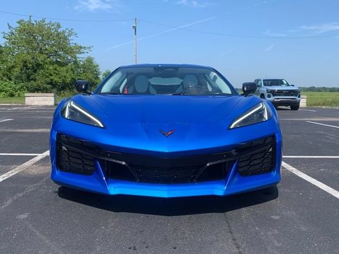 Used 2024 Chevrolet Corvette Z06 RWD image 3