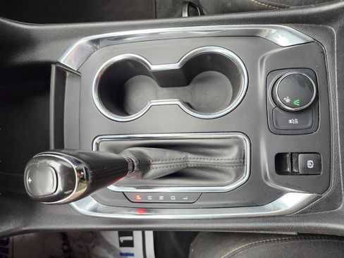 Used 2018 Chevrolet Traverse LT image 24