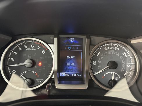 Used 2020 Toyota Tacoma TRD Off-Road image 15