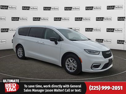 Used 2024 Chrysler Pacifica Touring-L