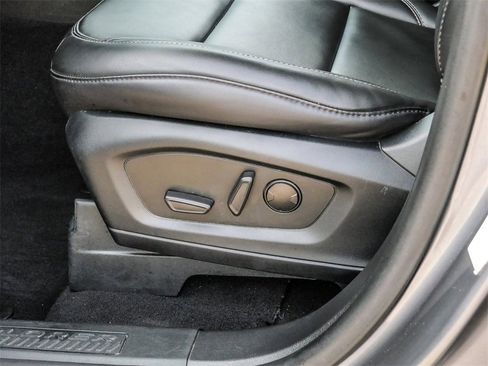 Used 2024 Ford Explorer XLT w/ Equipment Group 202A image 29