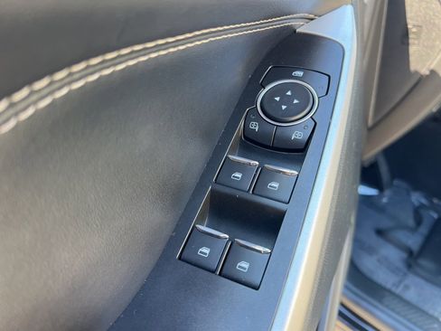 Used 2022 Ford Explorer XLT w/ Equipment Group 202A image 11