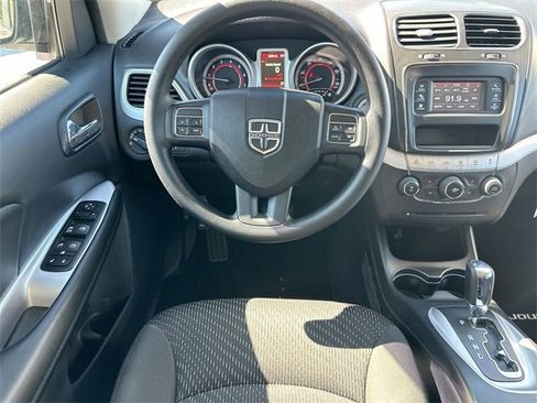 Used 2017 Dodge Journey SE image 12