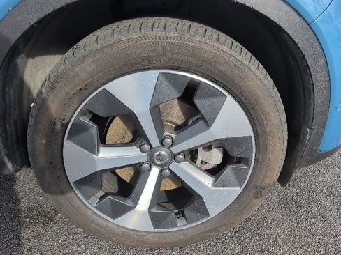 Used 2023 Volvo XC40 B5 Plus w/ Driver Assist Package image 5