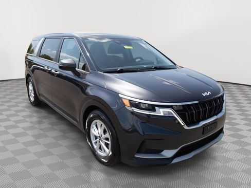 Used 2022 Kia Carnival LX image 3