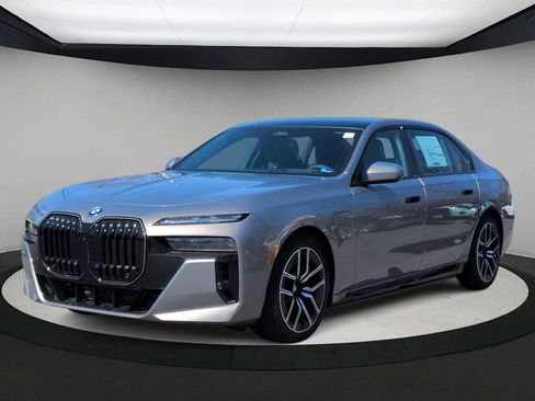 New 2026 BMW 750e xDrive w/ Executive Package AWD/4WD image 4