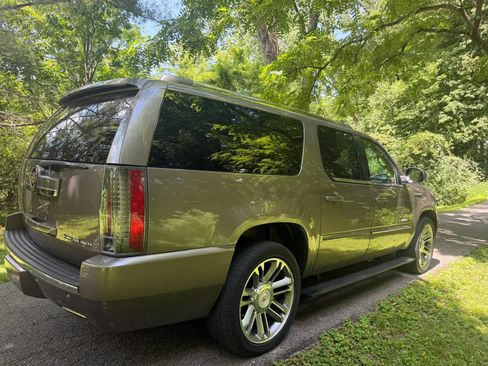 Used 2014 Cadillac Escalade ESV Premium AWD/4WD image 6