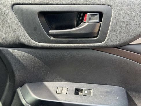 Used 2018 Toyota Highlander Plus FWD image 18