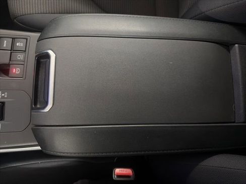 Used 2024 Toyota Highlander LE image 36