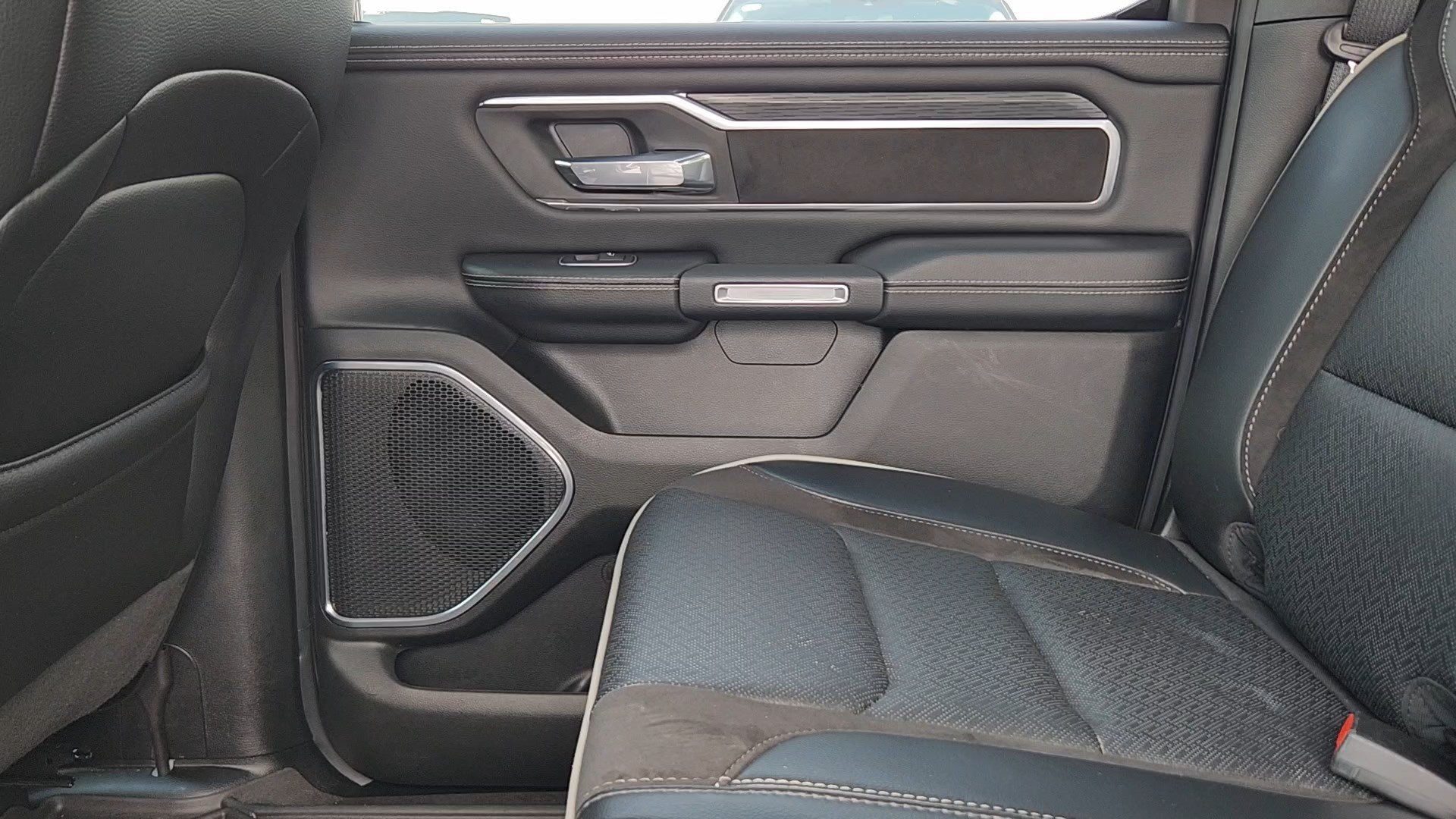 Used 2024 RAM 1500 Laramie AWD/4WD image 17