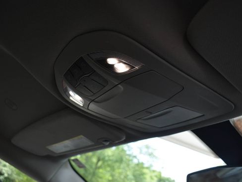 Used 2022 Chrysler Voyager LX FWD image 27