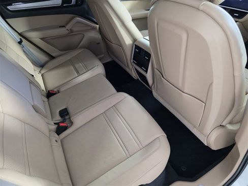 Used 2022 Porsche Cayenne Coupe image 29