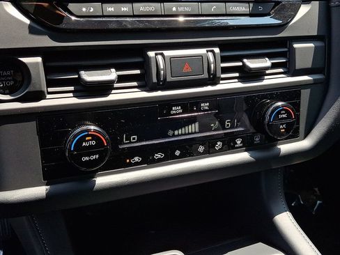 Used 2025 Nissan Pathfinder S AWD/4WD image 17