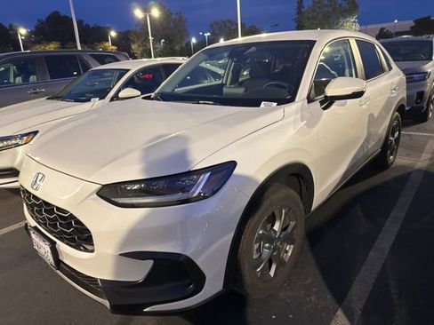 Certified 2026 Honda HR-V LX image 3