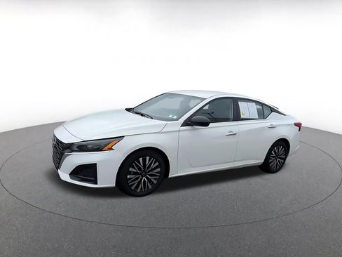 Used 2025 Nissan Altima 2.5 SV FWD image 6