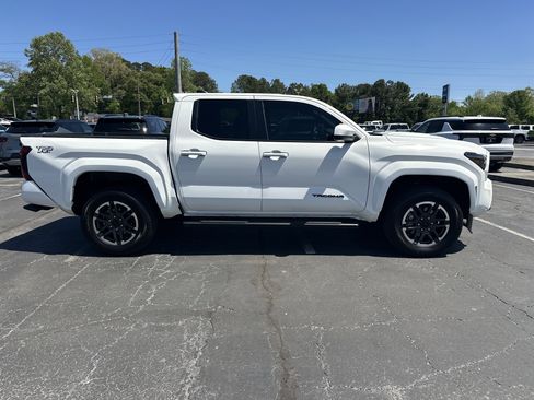 Used 2025 Toyota Tacoma TRD Sport image 9