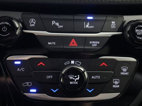 Used 2025 Chrysler Pacifica Limited FWD image 26