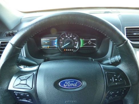 Used 2018 Ford Explorer XLT w/ Equipment Group 202A FWD image 34