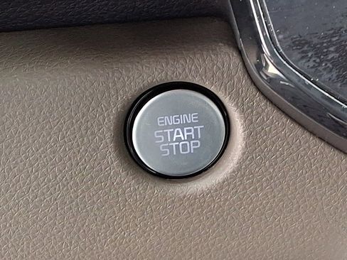 Used 2025 Kia Carnival image 23