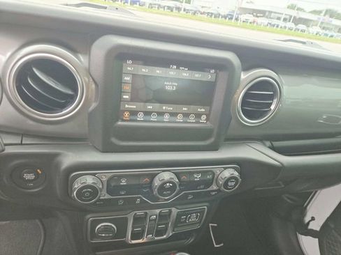Used 2020 Jeep Wrangler Unlimited Sahara AWD/4WD image 24
