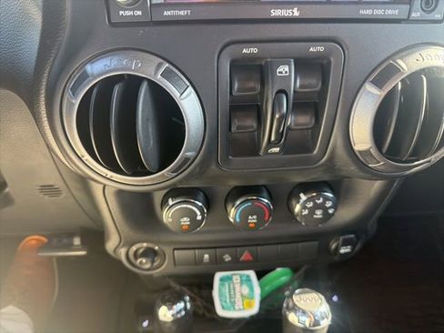 Used 2015 Jeep Wrangler Unlimited Sport w/ Quick Order Package 24S AWD/4WD image 9