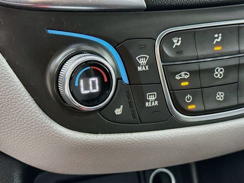 Used 2021 Chevrolet Equinox LT AWD/4WD image 22