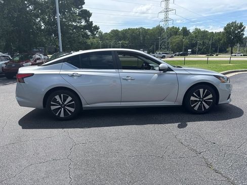 Used 2021 Nissan Altima 2.5 SV FWD image 6