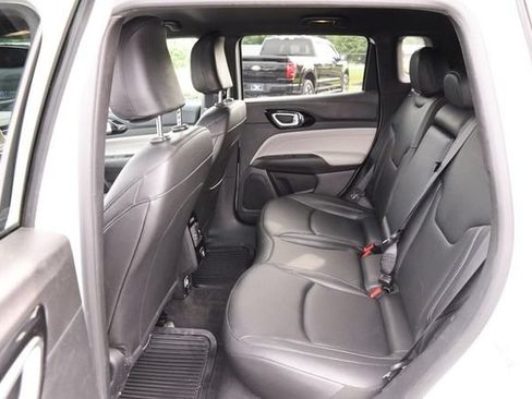 Used 2025 Jeep Compass Limited AWD/4WD image 9