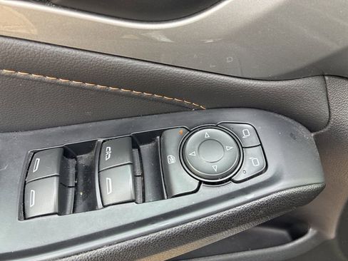 Used 2021 Chevrolet Traverse LT w/ LT Premium Package image 8