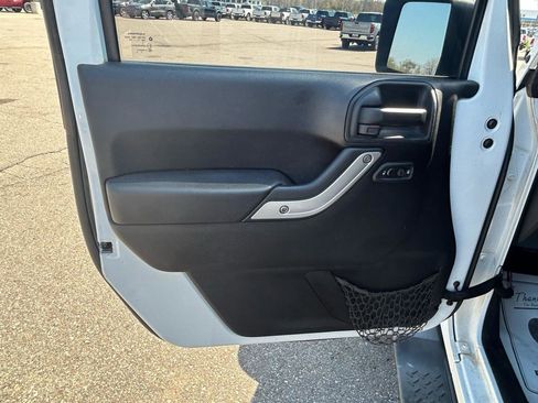 Used 2013 Jeep Wrangler Unlimited Sahara w/ Connectivity Group AWD/4WD image 14