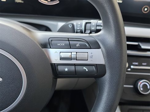 Certified 2025 Hyundai Tucson SE image 27